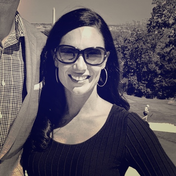 Meet your Posher, Caroline - Picture 1 of 3